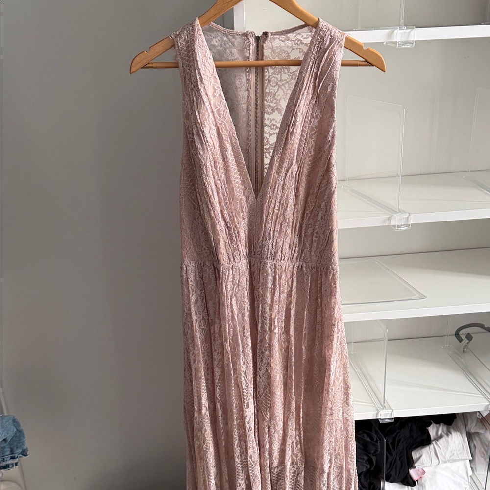 Elegant Lace V-Neck Dress in Blush Pink